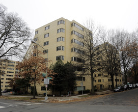 4600 Connecticut Ave NW in Washington, DC - Foto de edificio - Building Photo