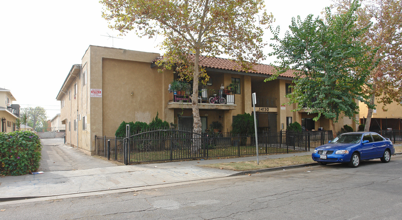 14130 Delano St in Van Nuys, CA - Building Photo