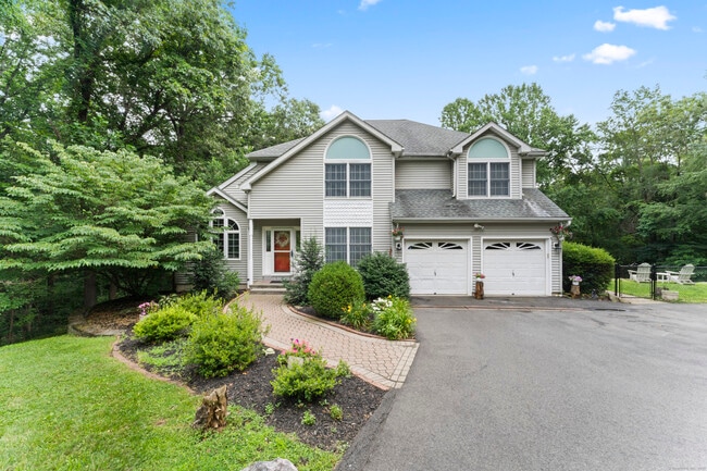 property at 17 Raven Crest Dr