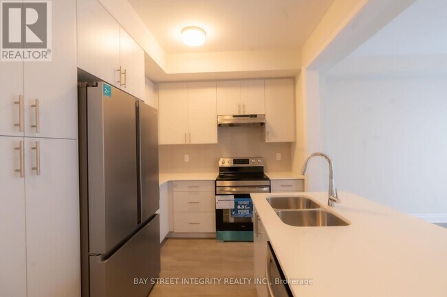 2184 Postmaster Dr in Oakville, ON - Building Photo - Building Photo