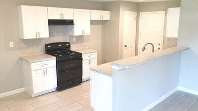 205 Grantham Rd in Baytown, TX - Building Photo - Building Photo