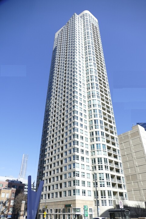 345 N La Salle Dr in Chicago, IL - Building Photo