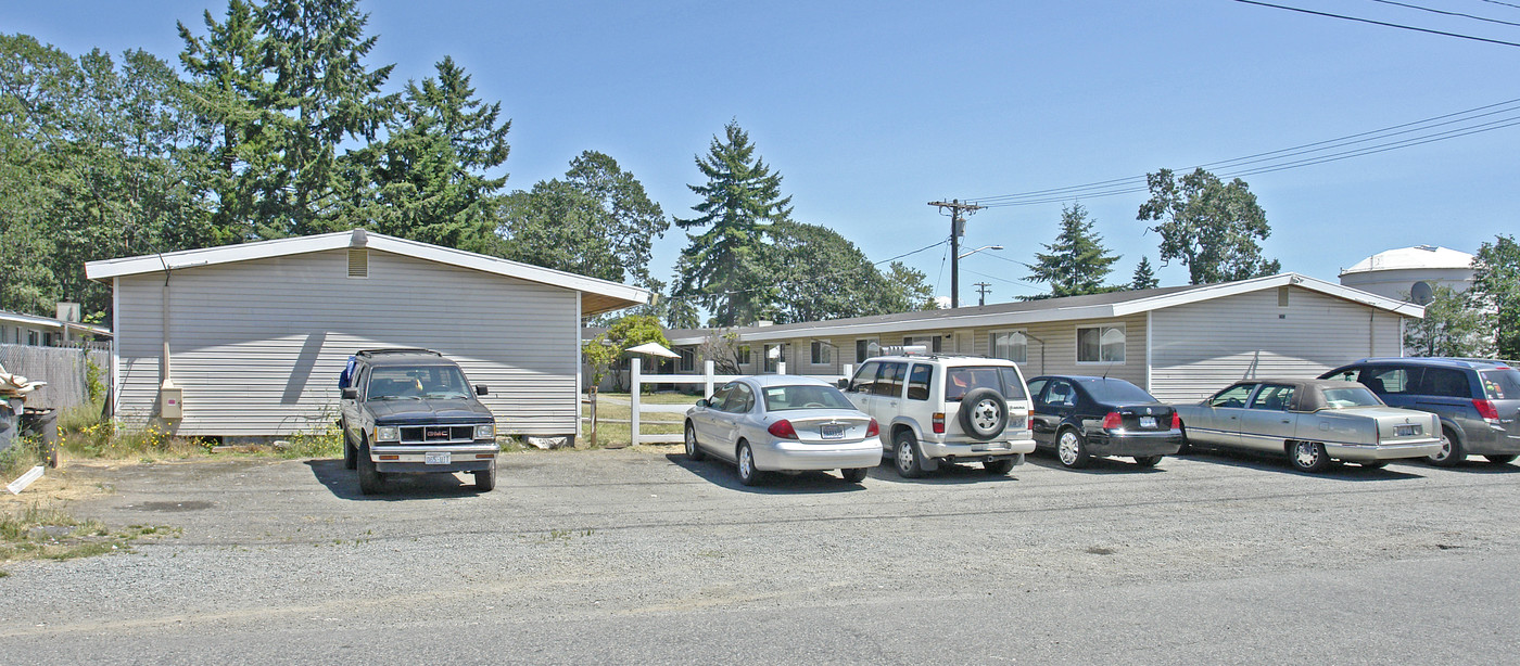 Rhody Apartments in Lakewood, WA - Building Photo