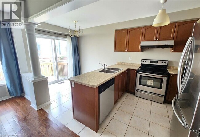 7 James Govan Dr in Whitby, ON - Building Photo - Building Photo