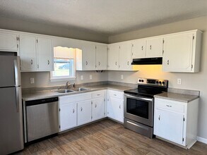 203 Golden Pond Ave in Oak Grove, KY - Building Photo - Building Photo