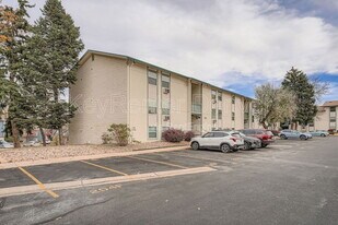 2120 S Vaughn Way in Aurora, CO - Building Photo