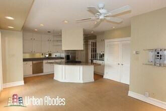3020 N Sheridan Rd, Unit M03H in Chicago, IL - Building Photo - Building Photo