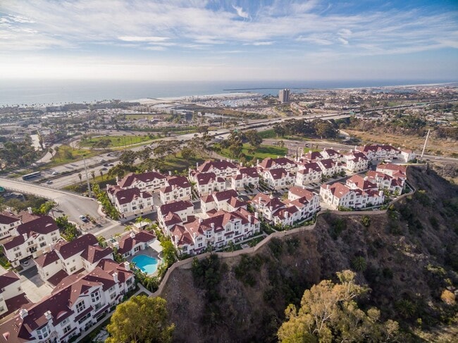 855 Harbor Cliff Way in Oceanside, CA - Building Photo - Building Photo
