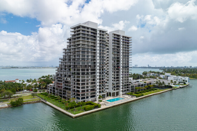 1000 Venetian in Miami Beach, FL - Building Photo - Building Photo