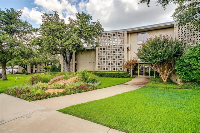 2301 Ridgmar Plaza in Fort Worth, TX - Building Photo - Building Photo