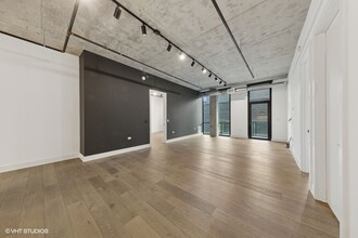 111 S Peoria St in Chicago, IL - Building Photo - Building Photo