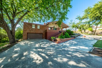 1267 E Common St in New Braunfels, TX - Building Photo - Building Photo