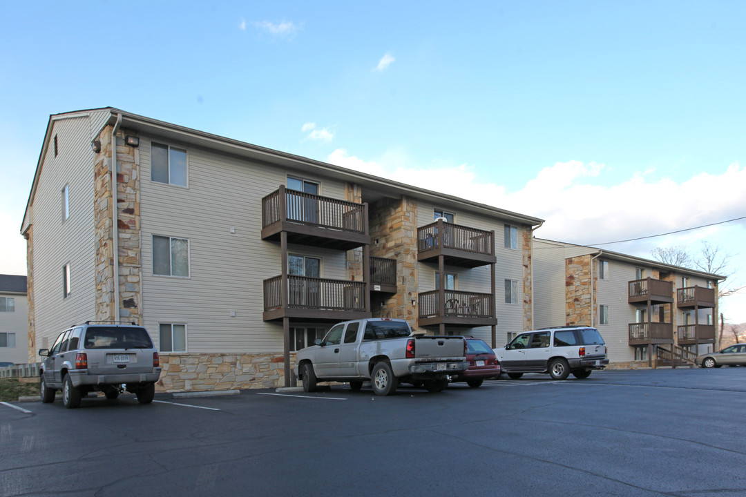 Autumn Ridge in Roanoke, VA - Building Photo