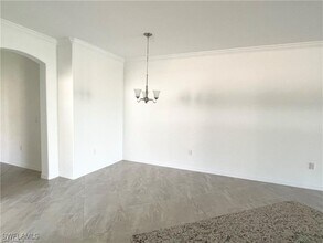 2057 Tamarron Ln in Naples, FL - Building Photo - Building Photo