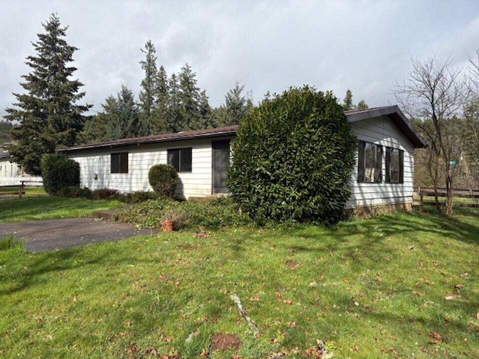 72789 Shoestring Rd in Cottage Grove, OR - Building Photo
