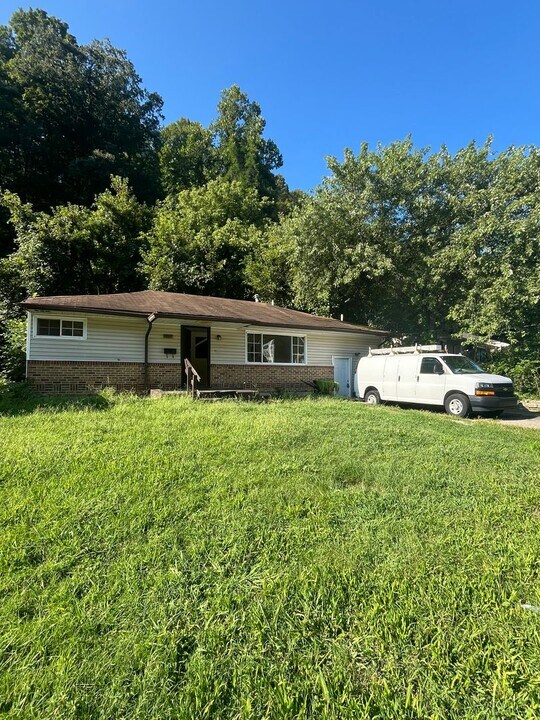 4001 Delhi Rd in Cincinnati, OH - Building Photo