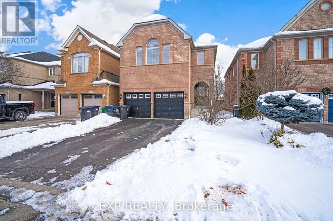 5033 Dubonet Dr in Mississauga, ON - Building Photo - Building Photo