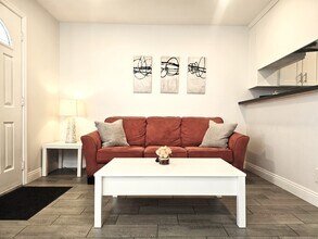 123 E Bennett Ave, Unit A in Glendora, CA - Foto de edificio - Building Photo