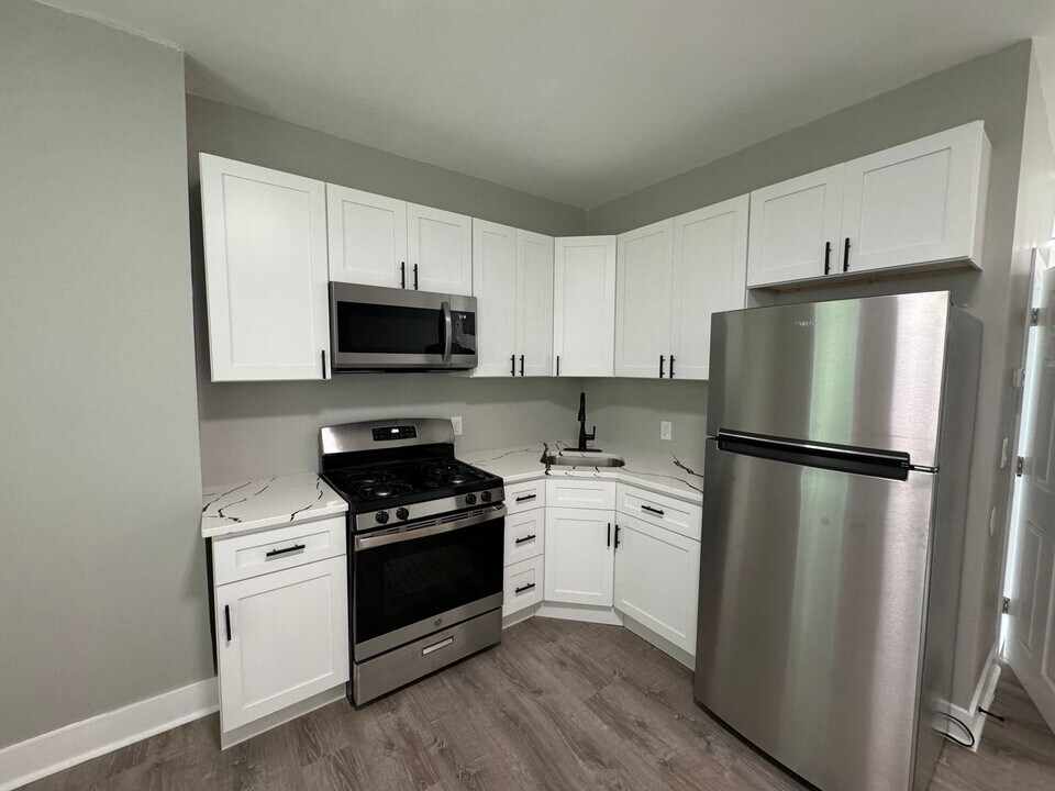1825 River Ave in Camden, NJ - Building Photo
