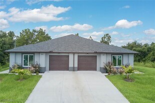 805 W 12th St in Lehigh Acres, FL - Building Photo