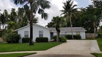 12191 Broadleaf Ct in Wellington, FL - Building Photo