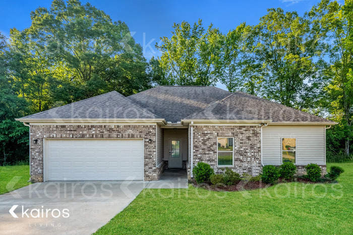 647 White Oak Cir in Lincoln, AL - Foto de edificio