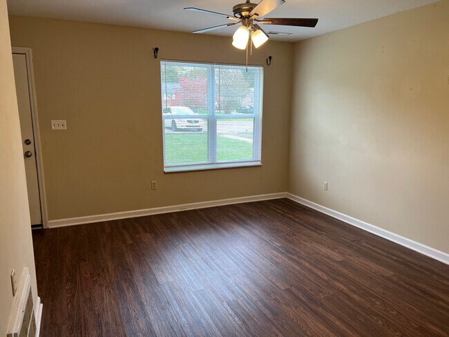 114 Garden St in Estill Springs, TN - Foto de edificio - Building Photo