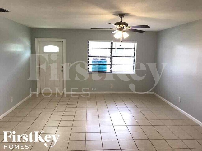 1389 Meadowbrook Dr in West Palm Beach, FL - Foto de edificio - Building Photo