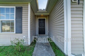 37 Twin Oaks Pl in Savannah, GA - Building Photo - Building Photo