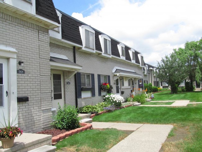 Southgate Park Apartments and Townhomes in Southgate, MI - Foto de edificio - Building Photo