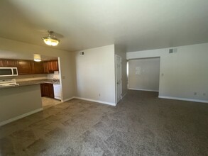 5499 Indian River Dr in Las Vegas, NV - Building Photo - Building Photo