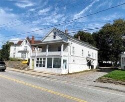 93 E Elm St in Torrington, CT - Building Photo