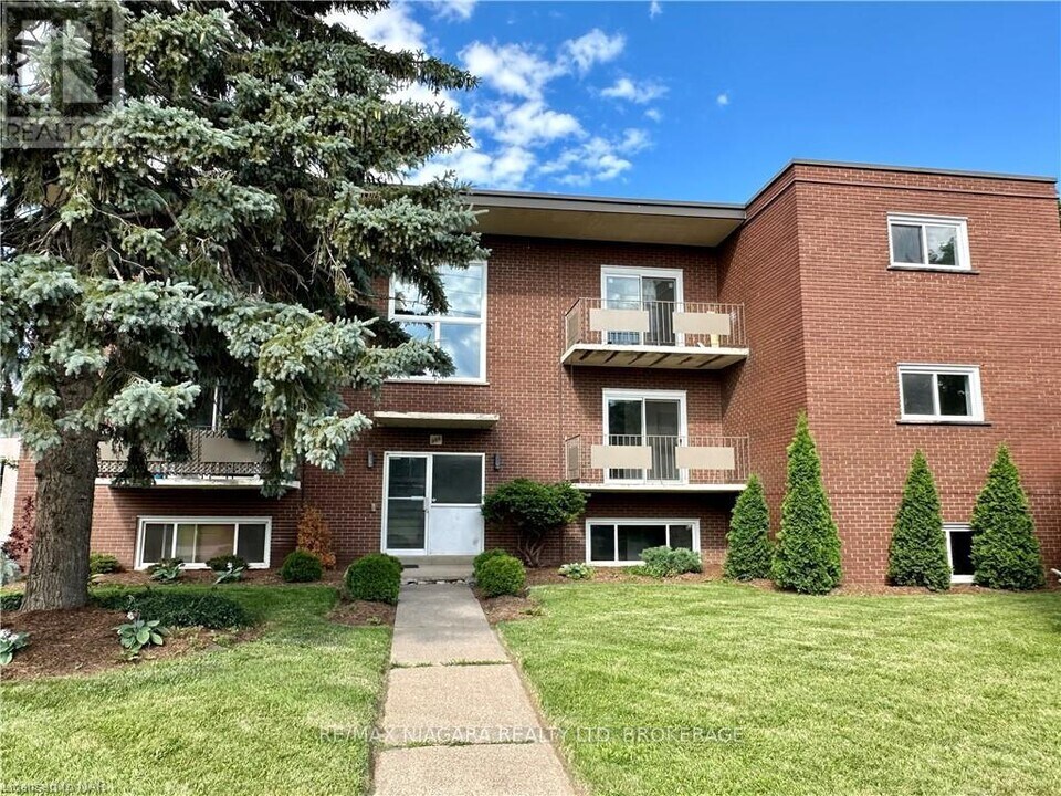 286 Vine St in St Catharines, ON - Building Photo