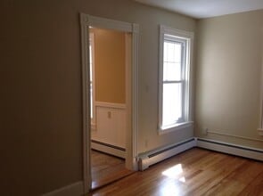 341 Court St in Keene, NH - Building Photo - Building Photo