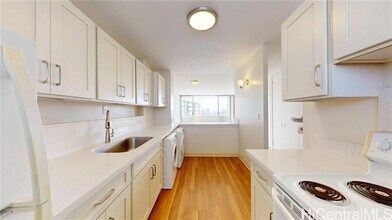 780 Amana St in Honolulu, HI - Building Photo - Building Photo