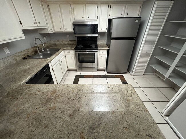 9070 Spring Mountain Rd in Las Vegas, NV - Building Photo - Building Photo