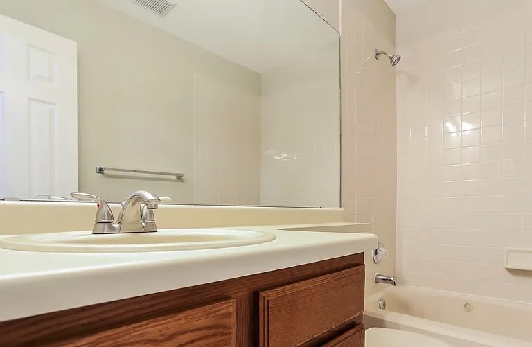 12802 E Wyoming Cir in Aurora, CO - Building Photo