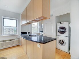 70 S Munn Ave in East Orange, NJ - Building Photo