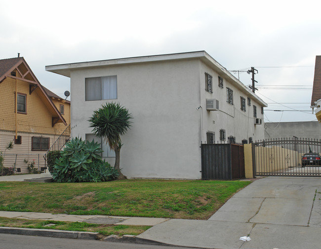 2526 W 18th St in Los Angeles, CA - Building Photo - Building Photo