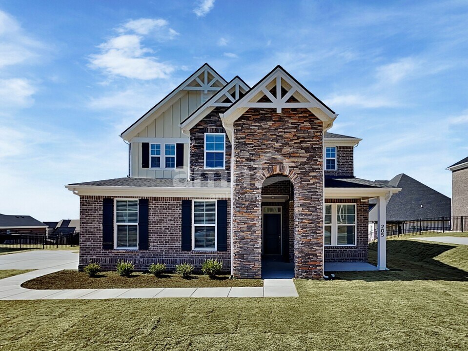 205 Marin Dr in Hendersonville, TN - Building Photo