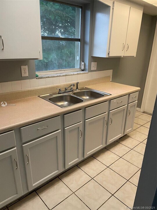 4103 Riverside Dr-Unit -1 in Coral Springs, FL - Foto de edificio
