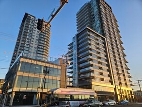 1588 Johnston Rd in White Rock, BC - Building Photo - Building Photo