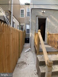 207 E Cambria St photo'