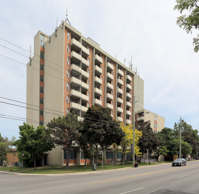 BYNG Towers in Toronto, ON - Building Photo - Building Photo