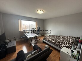 35 Glencoe St in Boston, MA - Building Photo