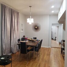 2437 W Ainslie St in Chicago, IL - Building Photo - Building Photo