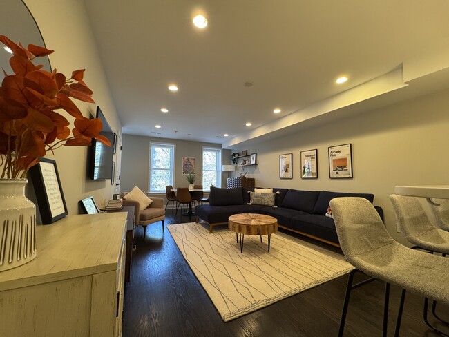 450 M St NW, Unit 3 in Washington, DC - Foto de edificio - Building Photo