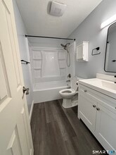 11 King Arthur Dr in East Lyme, CT - Building Photo - Building Photo