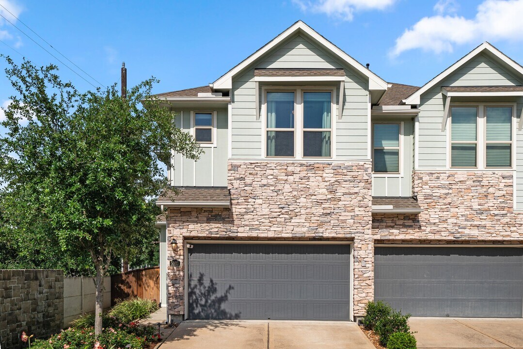 5003 Lehman Oaks Dr in Houston, TX - Building Photo
