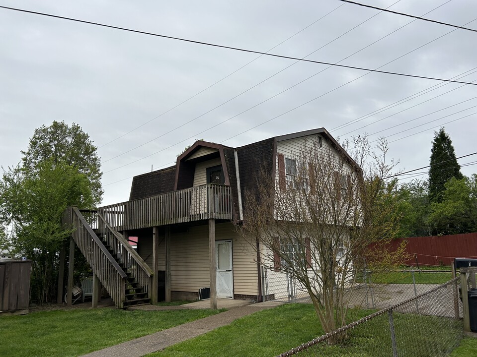 1 Main Ave in Nitro, WV - Building Photo